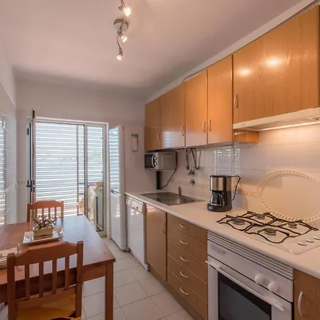 Beautiful 1 Bedroom With Stunning View *