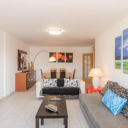 Beautiful 1 Bedroom With Stunning View Apartment