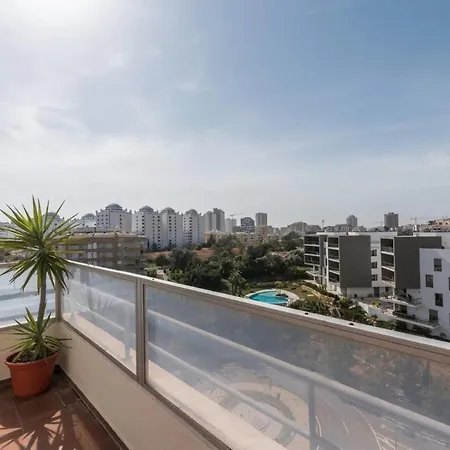 Beautiful 1 Bedroom With Stunning View Apartment *