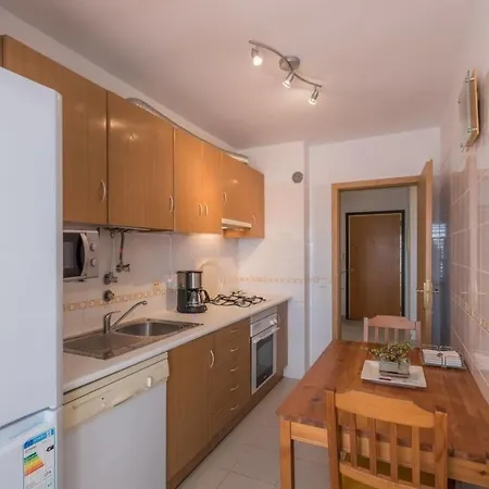 Beautiful 1 Bedroom With Stunning View Apartment