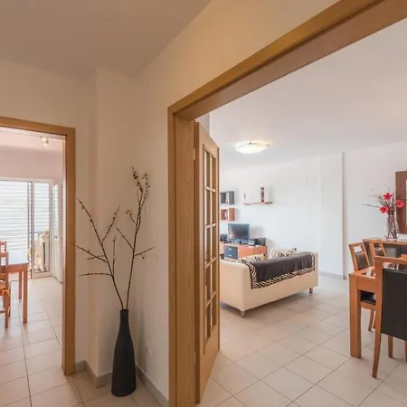 Apartment Beautiful 1 Bedroom With Stunning View *